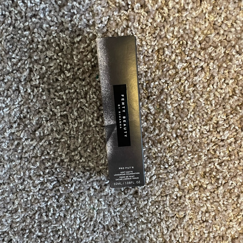 Fenty Beauty by Rihanna Pro Filt'r Soft Matte Longwear Liquid Foundation